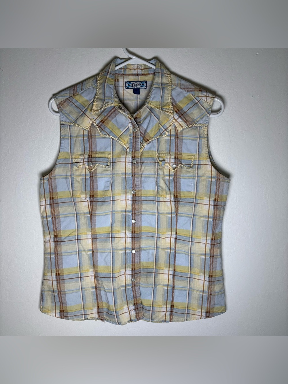 Shyanne Women's Western Shirt with Snap Buttons. Size Large